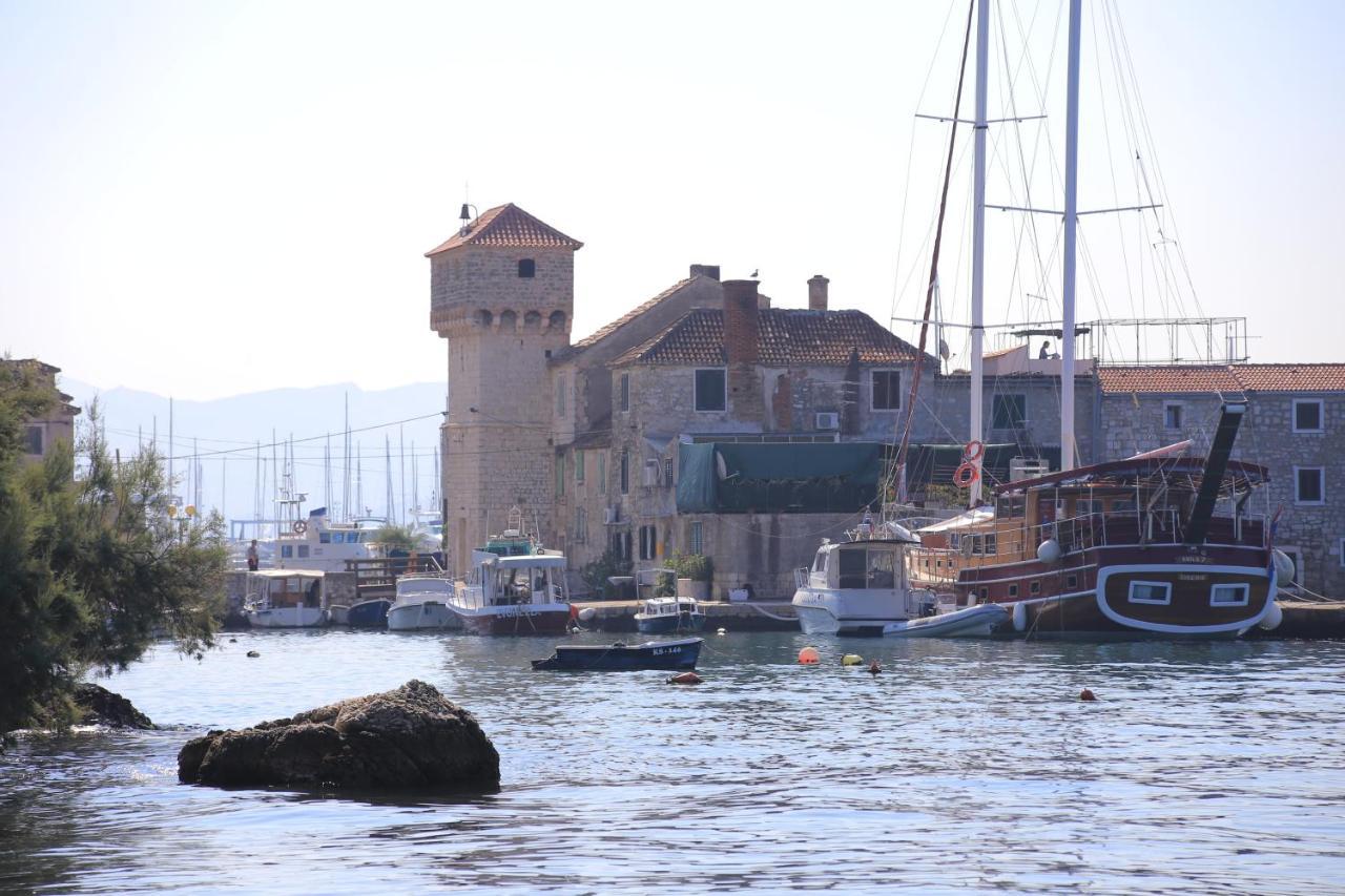 Apartments With A Parking Space Kastel Gomilica, Kastela - 19248 エクステリア 写真