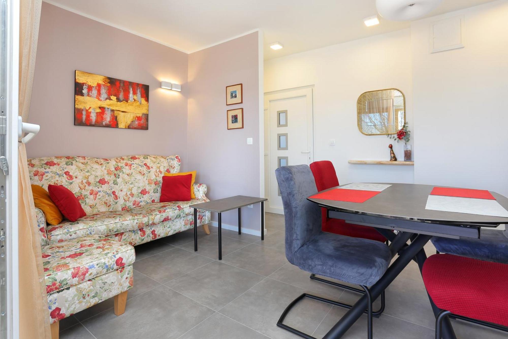 Apartments With A Parking Space Kastel Gomilica, Kastela - 19248 部屋 写真